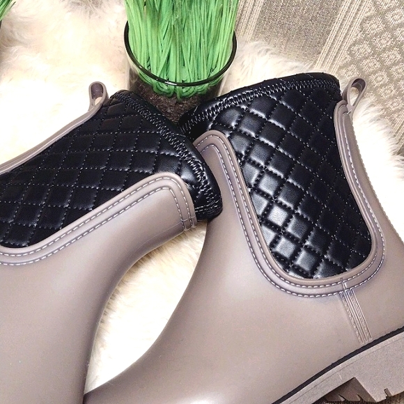 Bernardo Zora Quilted Rain Boots - Picture 2 of 16